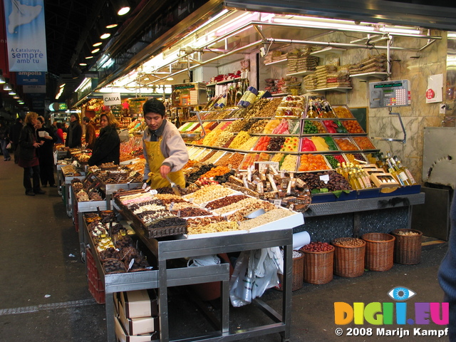 20534 Dried fruits and nuts stall on Mercat de la Boqueria